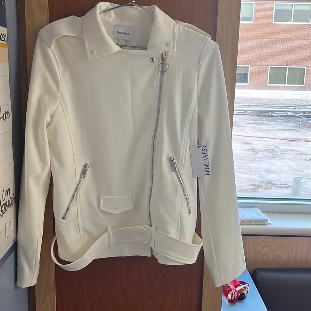 Brand new with tags ✨
Women's Nine West Cream Moro Jacket - Size Small